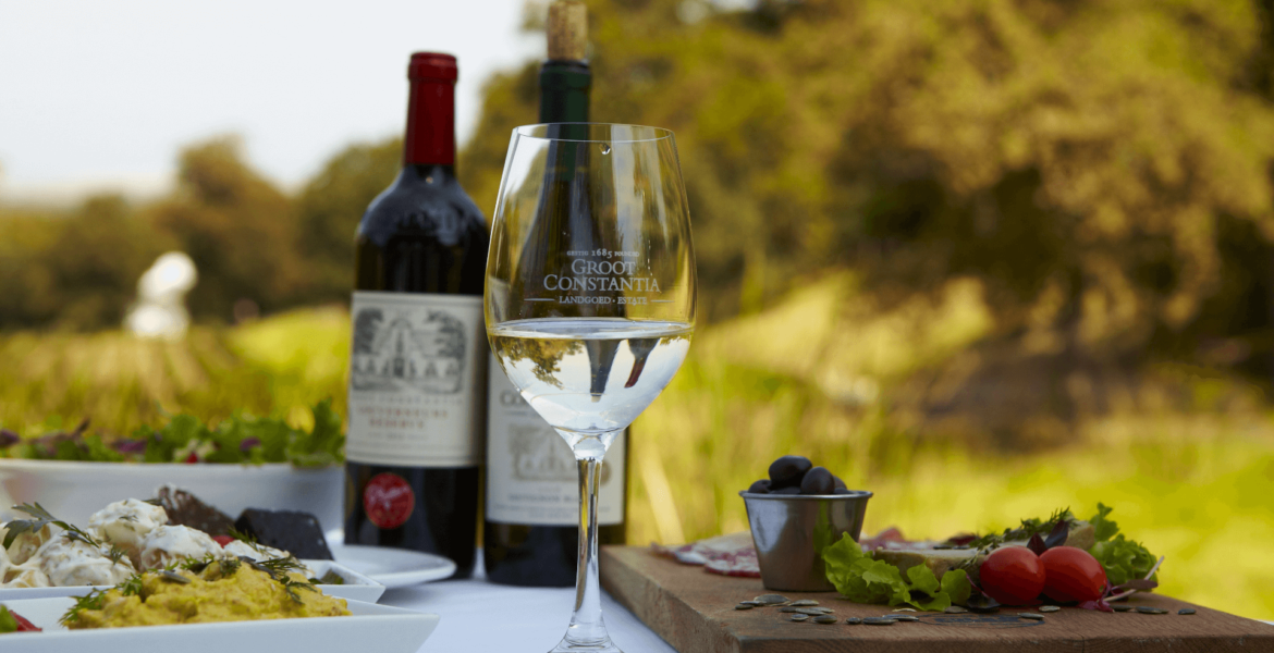 Building chemistry with potential candidates via an interactive web documentary